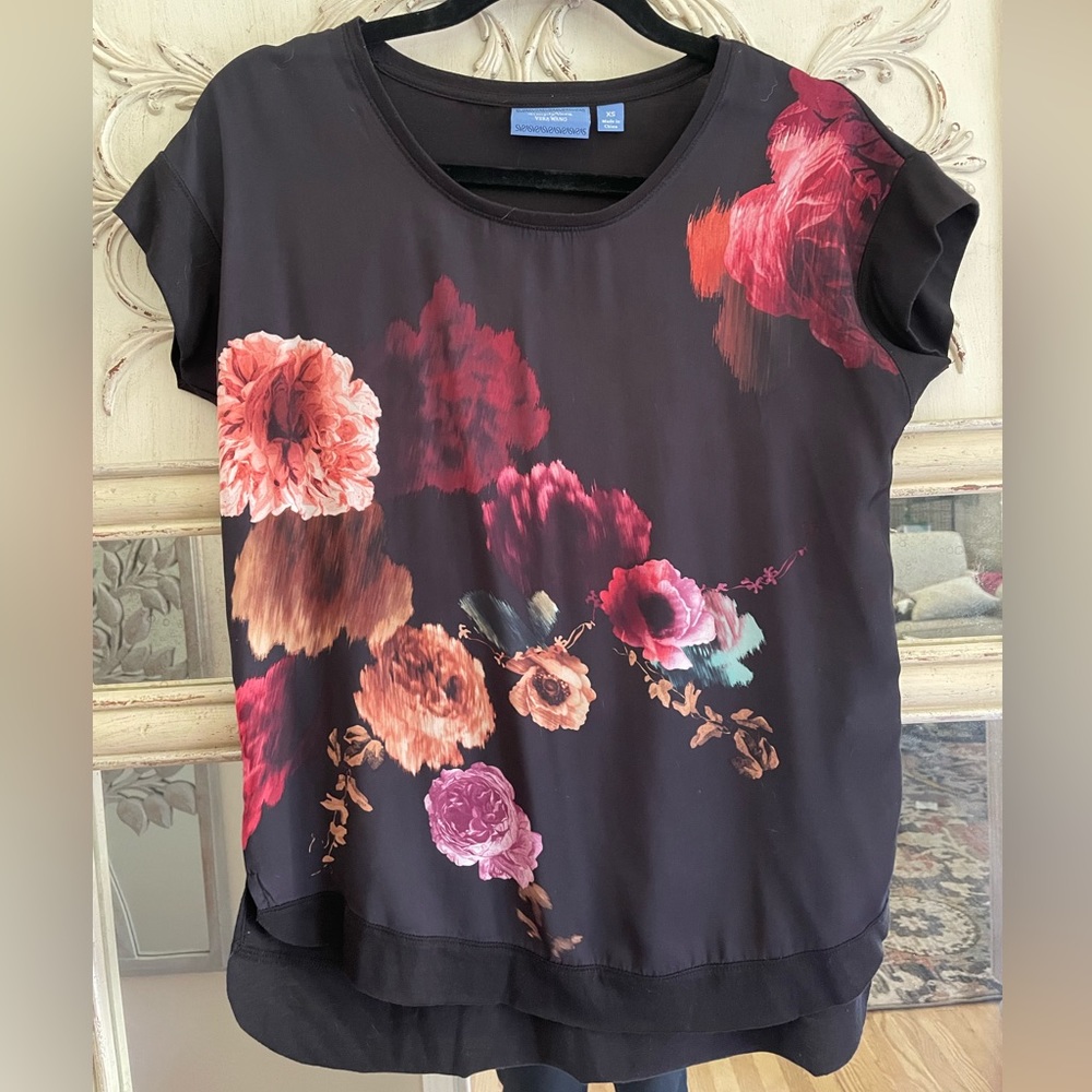 Simply Vera floral top